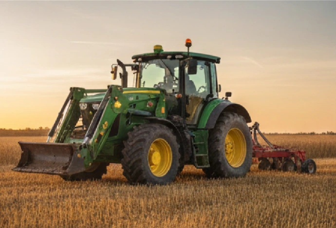 Ferme agricole, nettoyage de tracteurs et engins agricoles